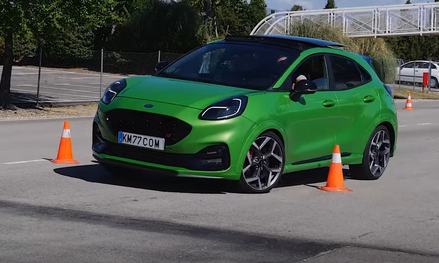 Вижте как се справя Ford Puma ST с лосовия тест, засрами по-скъпите коли ВИДЕО