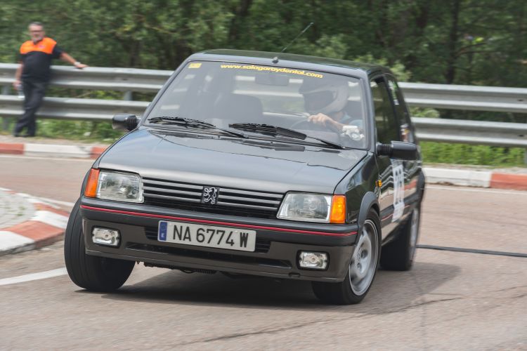 Как Peugeot 205 удари жестоко по продажбите на Volkswagen Golf GTI