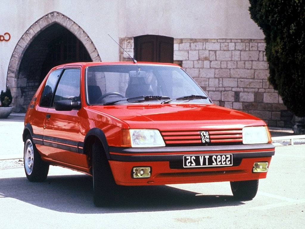 Как Peugeot 205 удари жестоко по продажбите на Volkswagen Golf GTI