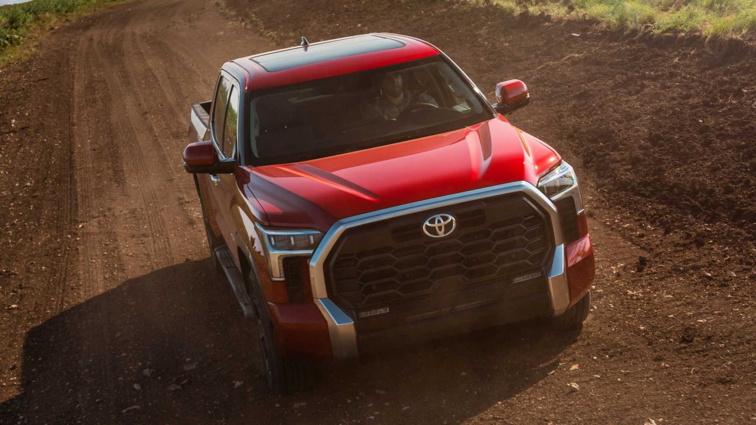 Новата Toyota Tundra: Брутален дизайн и изключително издръжливо шаси СНИМКИ