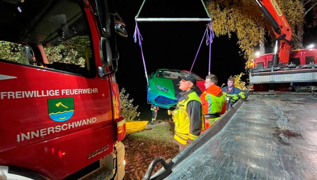 Шофьор потопи в езеро Lamborghini за 300 000 евро СНИМКИ