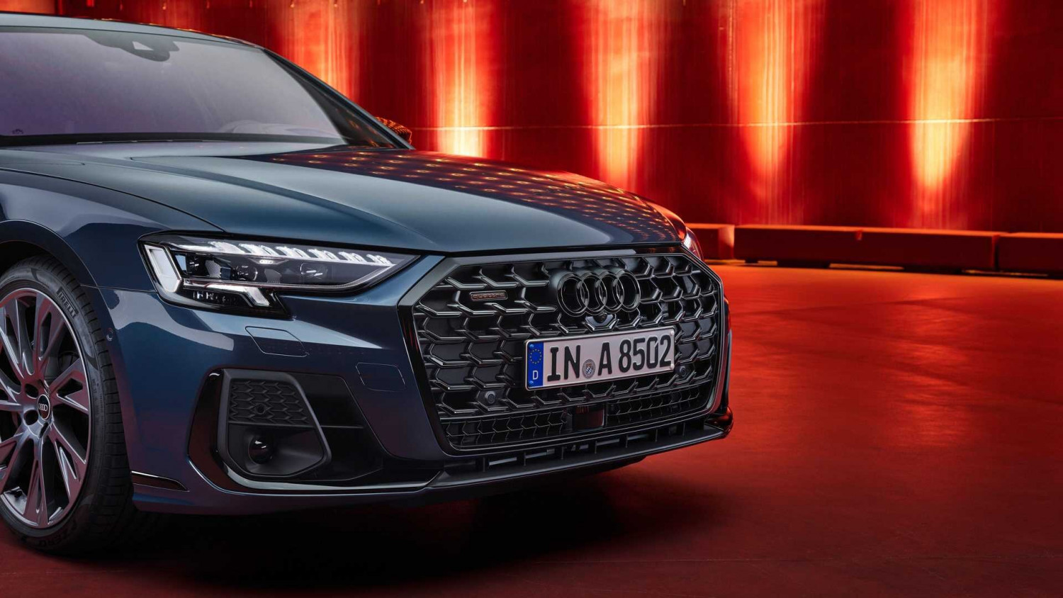 Audi обнови визията и оборудването на A8, решетката е най-голямата досега СНИМКИ