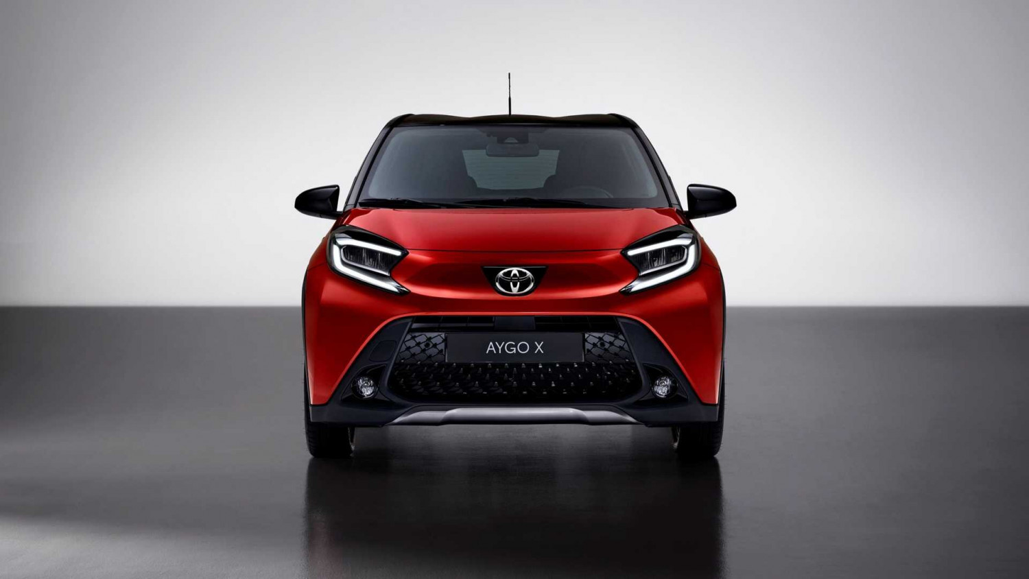 Toyota представи новия компактен и стилен Aygo X СНИМКИ