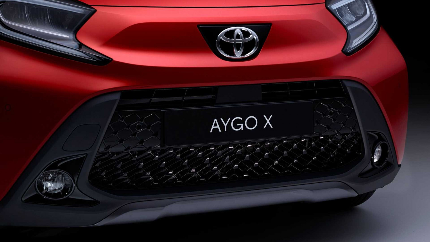 Toyota представи новия компактен и стилен Aygo X СНИМКИ