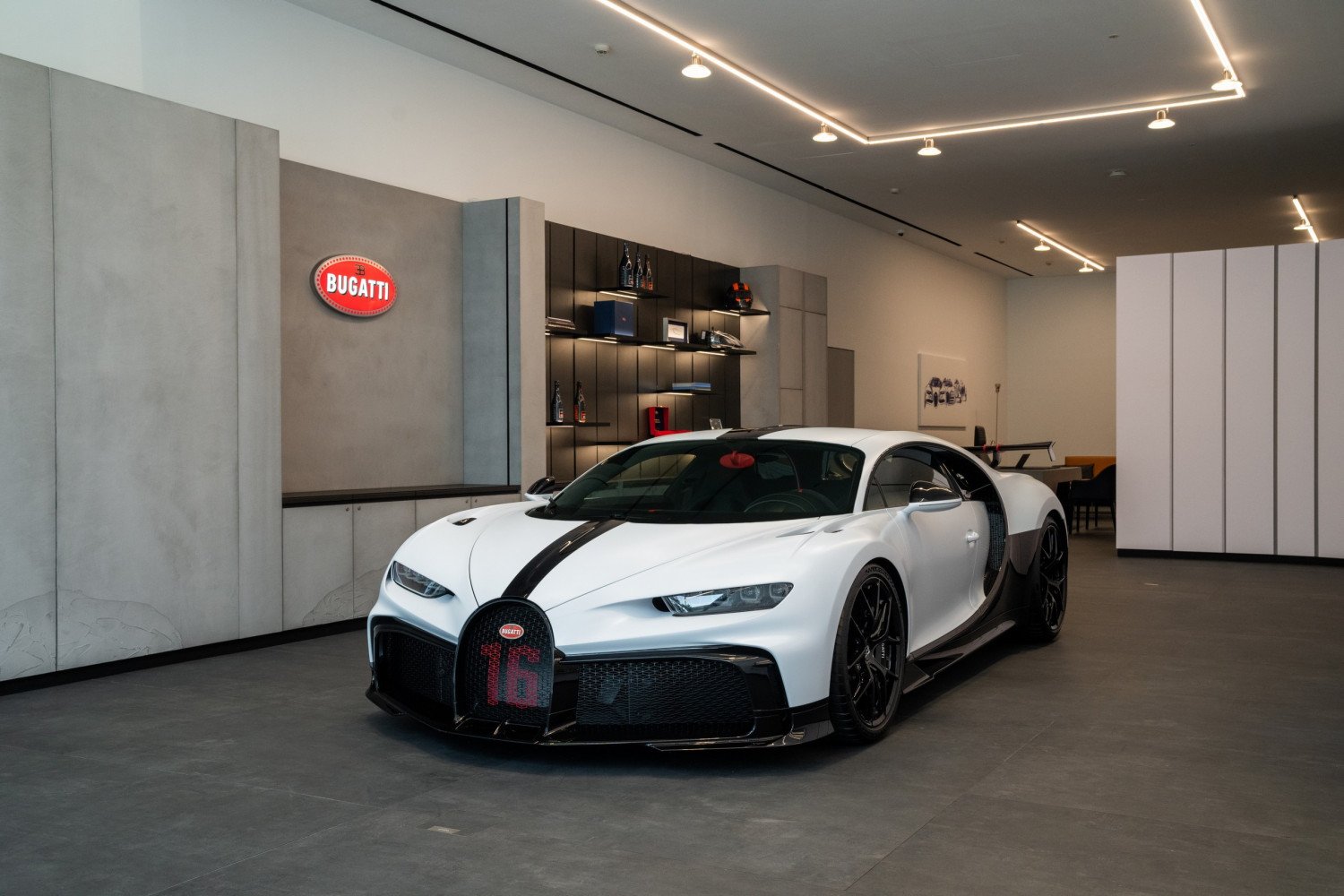 Не е за вярване колко струва поддръжката на Bugatti Chiron Pur Sport СНИМКИ