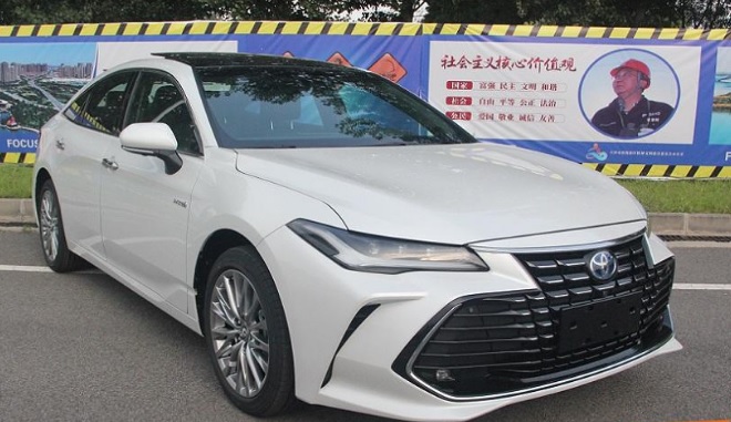 По-страхотен от Camry: Toyota показа модерен голям седан СНИМКИ