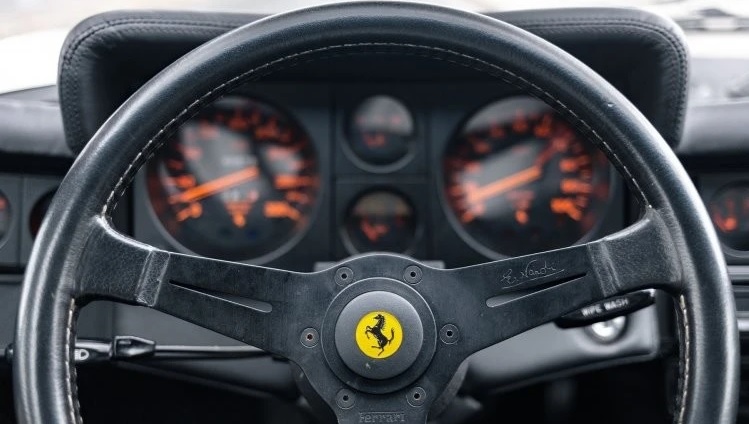 Продава се любимото Ferrari на легендарния Жан-Пол Белмондо ВИДЕО