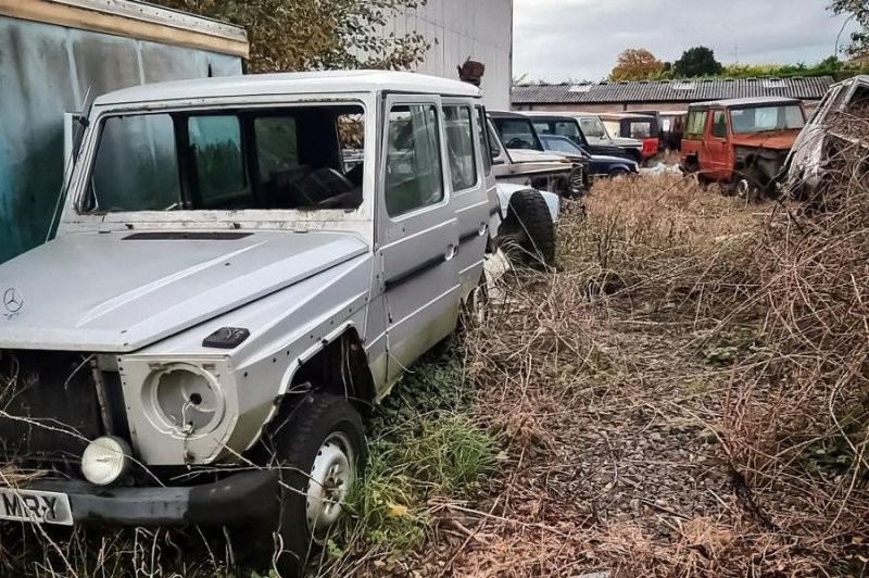 Невероятно: Откриха автогробище с десетки изоставени Mercedes G-Class СНИМКИ