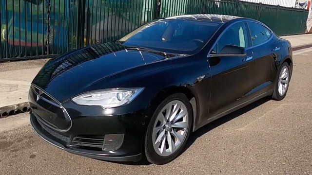 Вижте как изглежда Tesla след почти 700 хил. км ВИДЕО