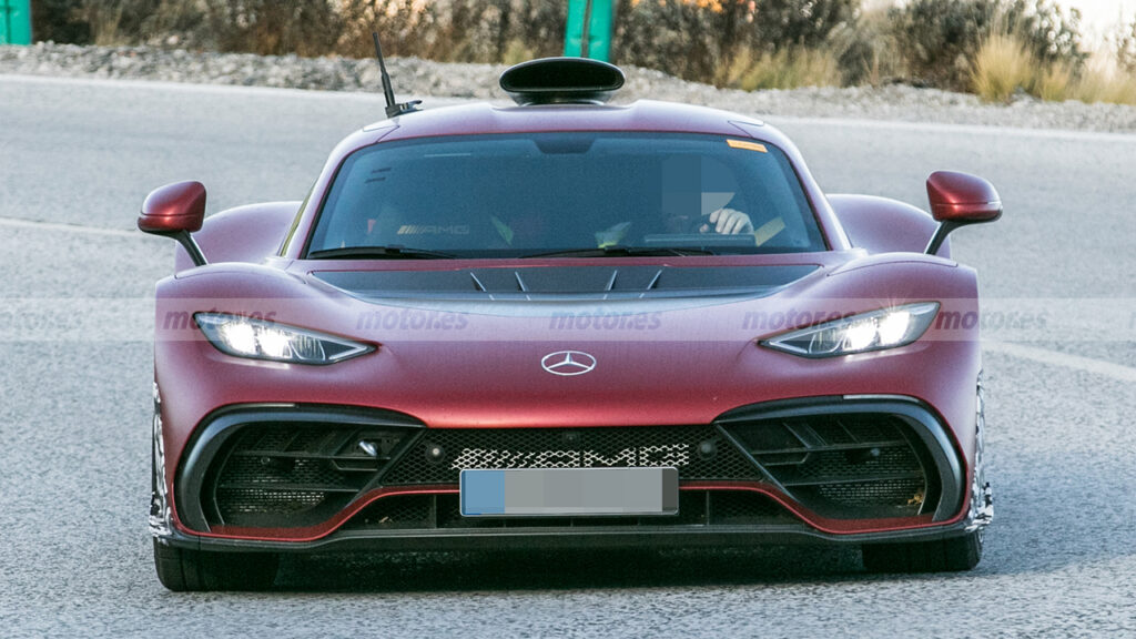 Първи СНИМКИ на новия суперавтомобил Mercedes-AMG One