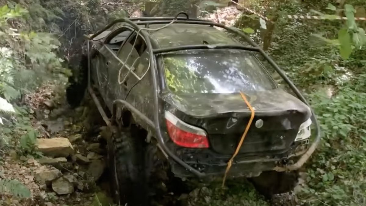 Превърнаха BMW 5 във всъдеход, резултатът ще ви шокира ВИДЕО