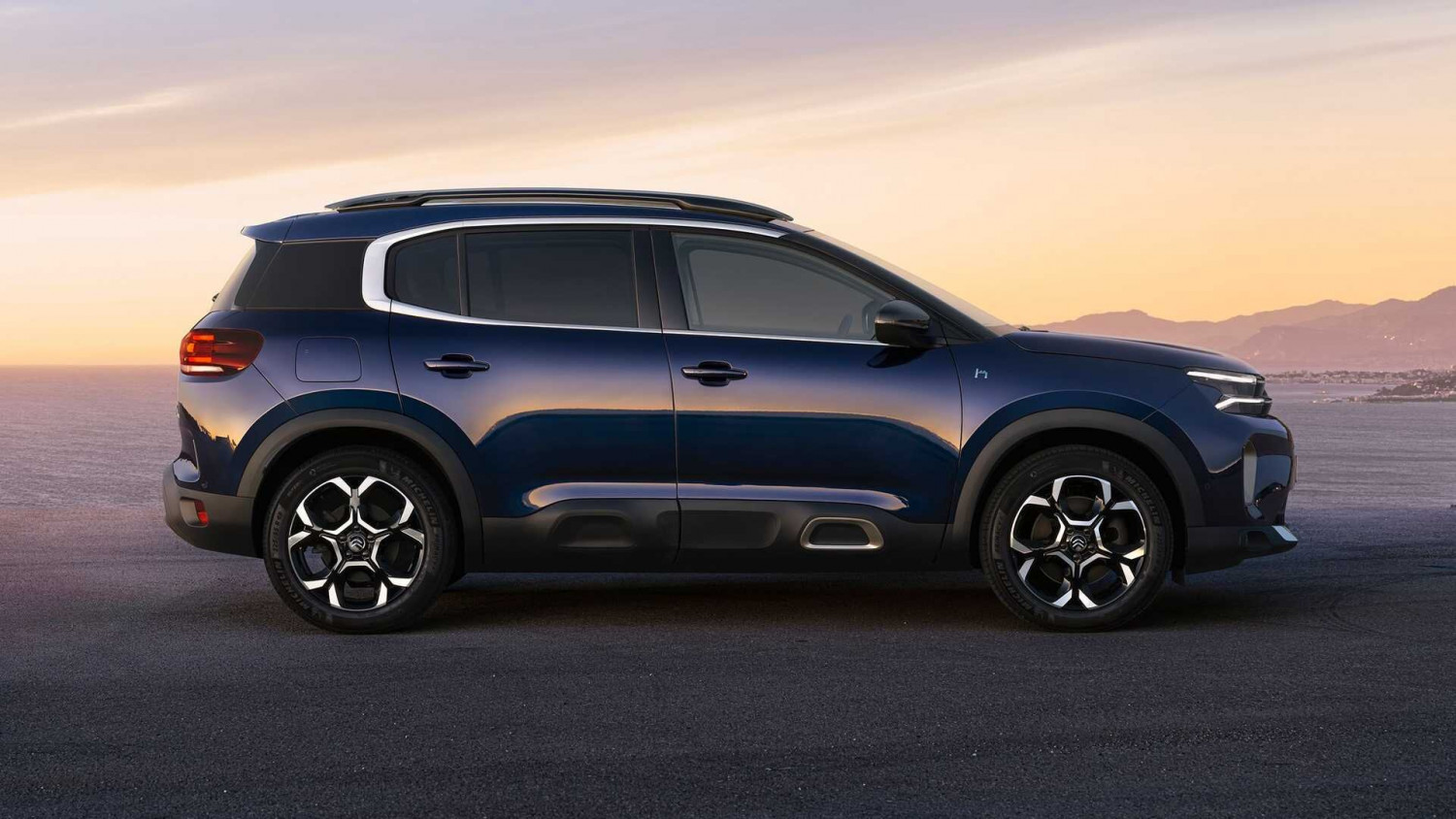 Нова визия и повече комфорт: Citroen обнови кросоувъра C5 Aircross ВИДЕО