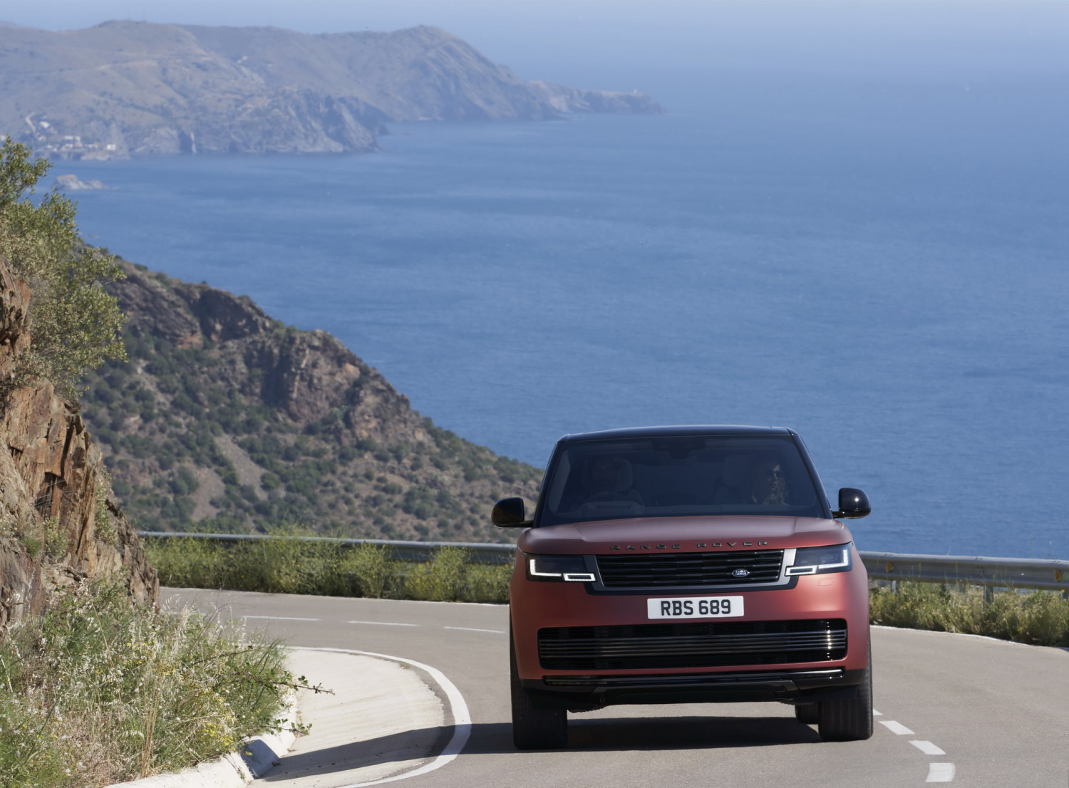 Пробегът само на ток на новия Range Rover удиви дори шефовете на компанията СНИМКИ