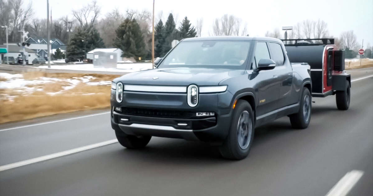 Кой тегли по-добре: Елпикака Rivian R1T или Toyota Tundra, едната кола се провали жестоко ВИДЕО