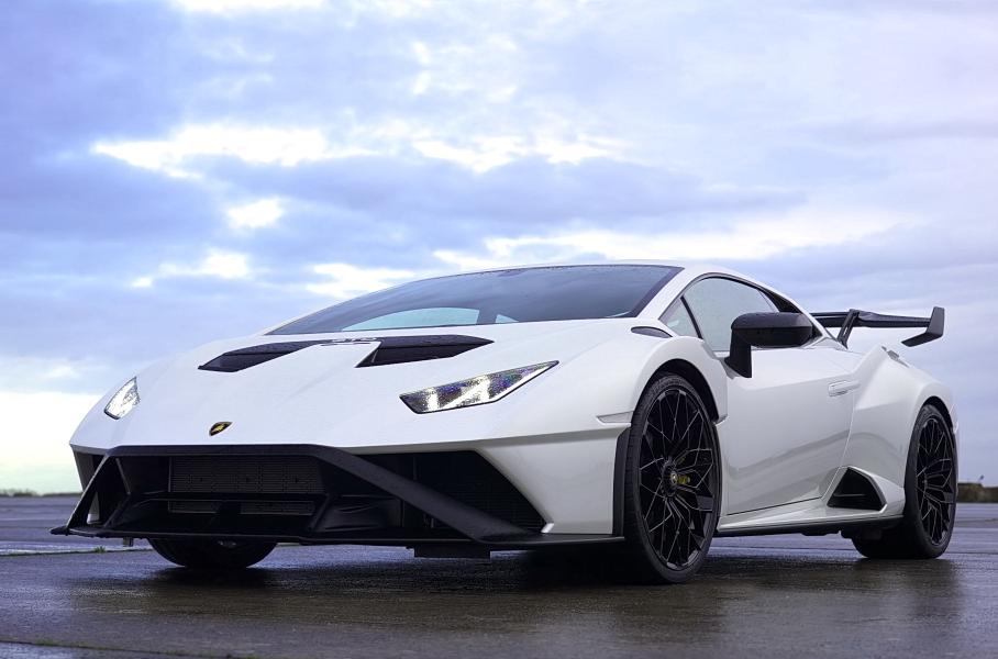 Драг гонка Lamborghini: Huracan STO срещу Aventador SVJ ВИДЕО