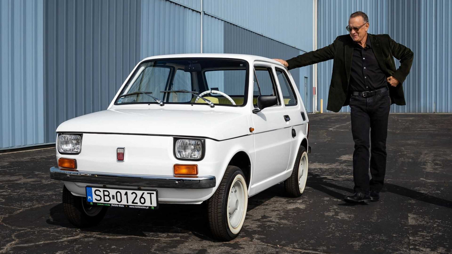 Том Ханкс продаде уникалния си полски Fiat 126p за рекордна сума СНИМКИ