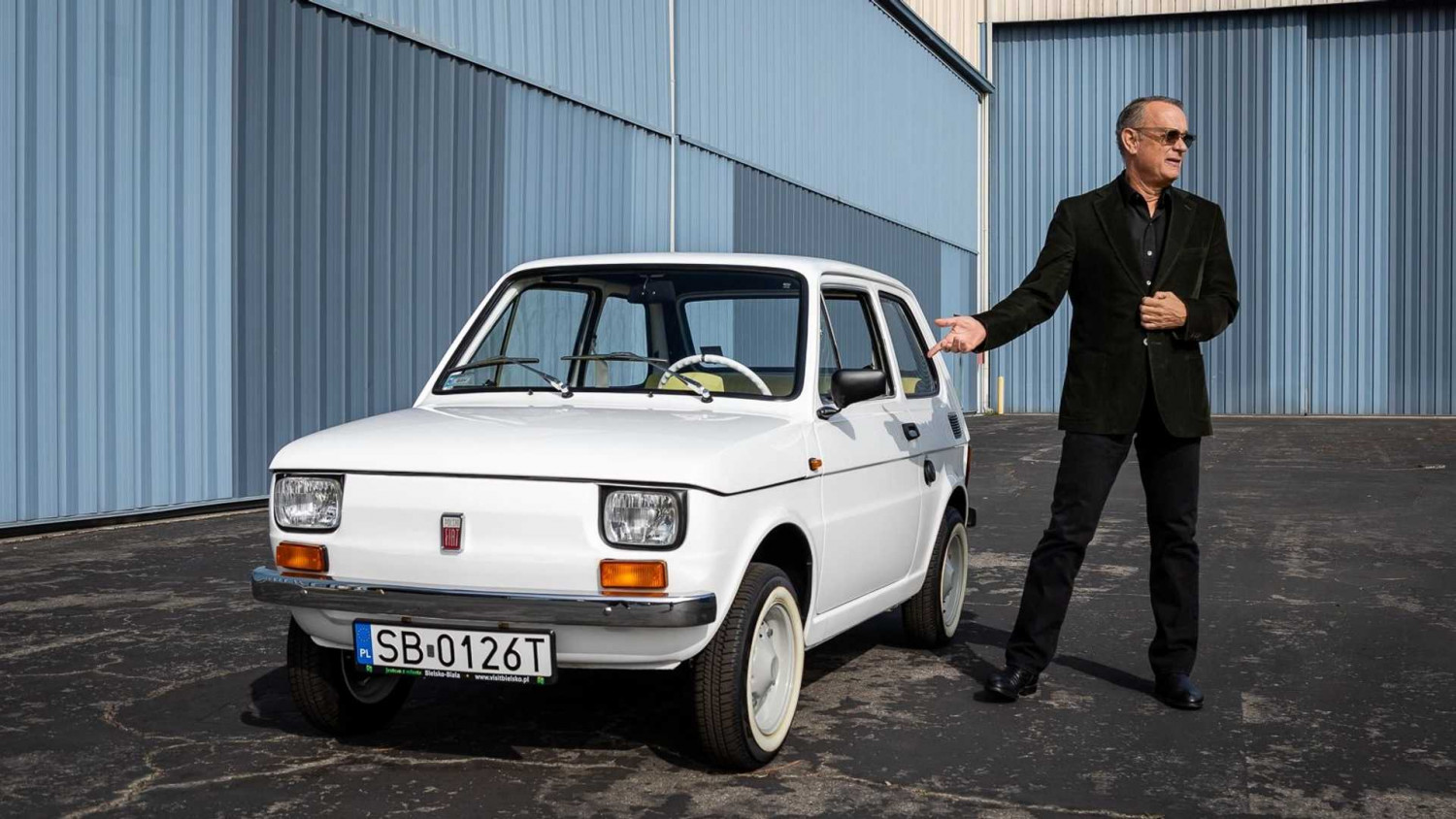 Том Ханкс продаде уникалния си полски Fiat 126p за рекордна сума СНИМКИ