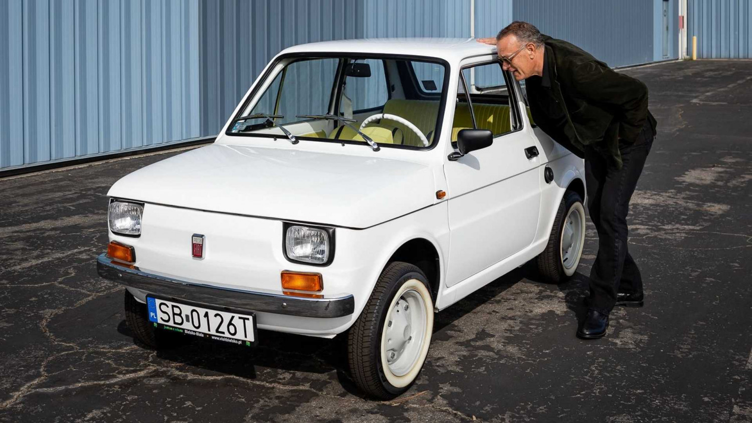 Том Ханкс продаде уникалния си полски Fiat 126p за рекордна сума СНИМКИ