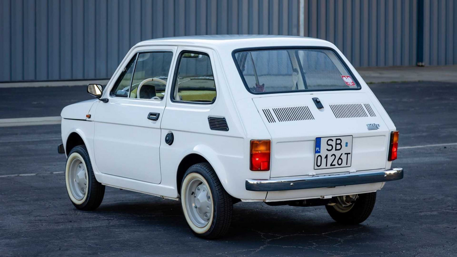 Том Ханкс продаде уникалния си полски Fiat 126p за рекордна сума СНИМКИ