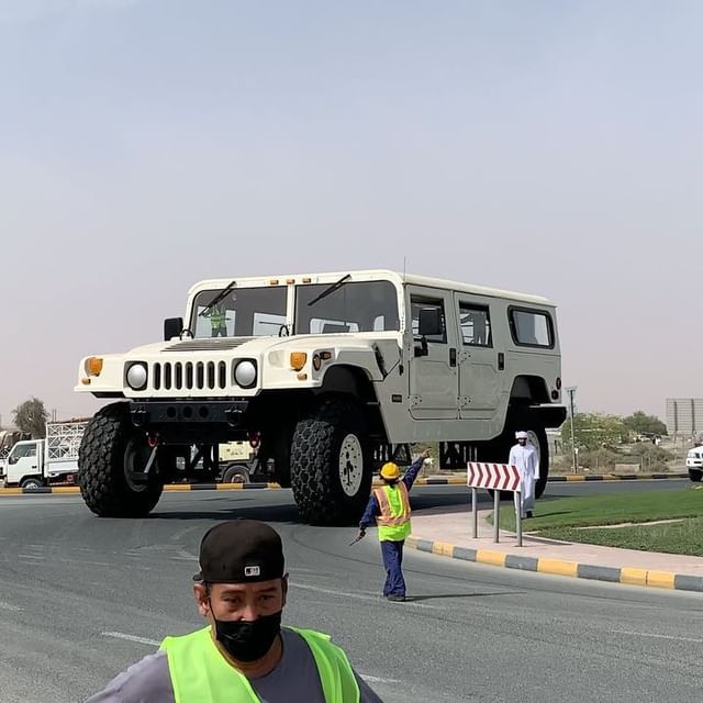 Чудовищни размери: Най-големият Hummer в света бе запечатан на ВИДЕО