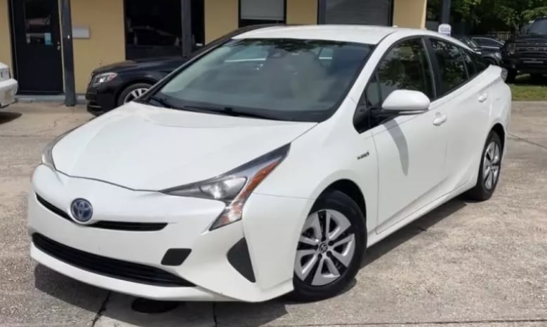 Впечатляващо: Ето как изглежда Toyota Prius с пробег от 900 000 км ВИДЕО