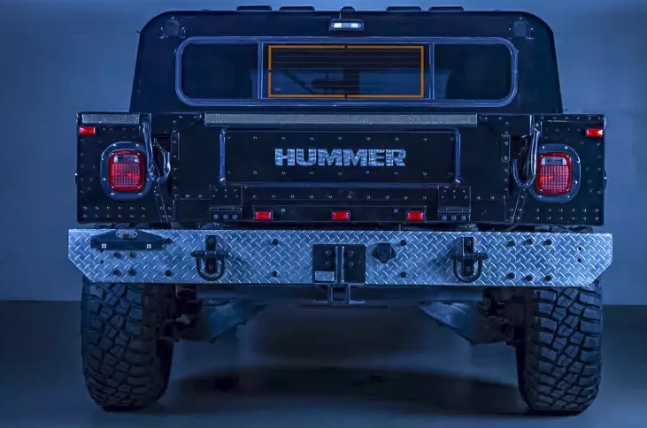 Продава се тунингованият Hummer на рап легендата Тупак Шакур СНИМКИ