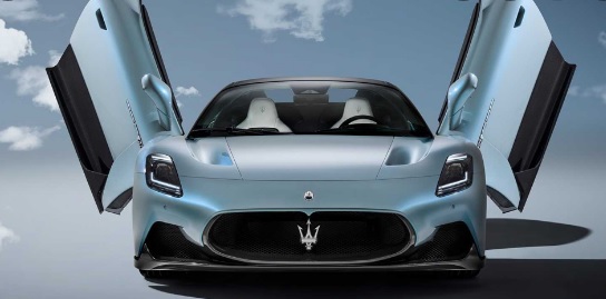 Maserati представи "небесния" роудстър MC20 Cielo ВИДЕО