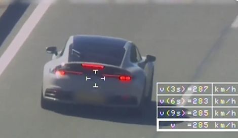 Хеликоптер спипа Porsche, движещо се с 285км/ч при ограничение от 120км/ч ВИДЕО