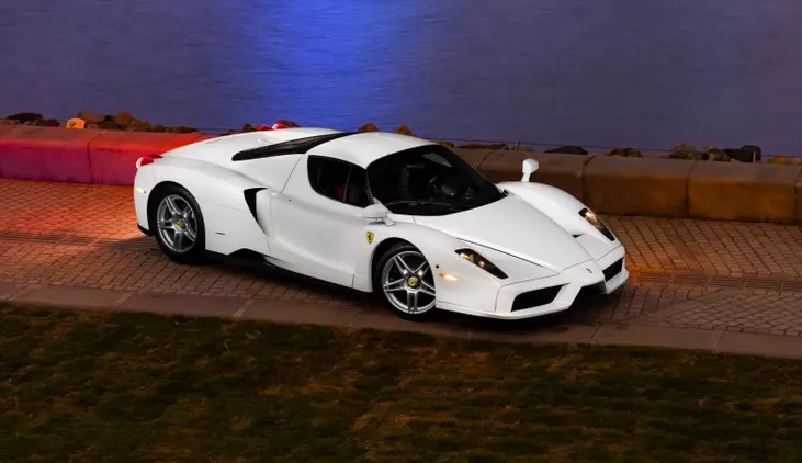 Продава се единственото и уникално бяло Ferrari Enzo в света СНИМКИ