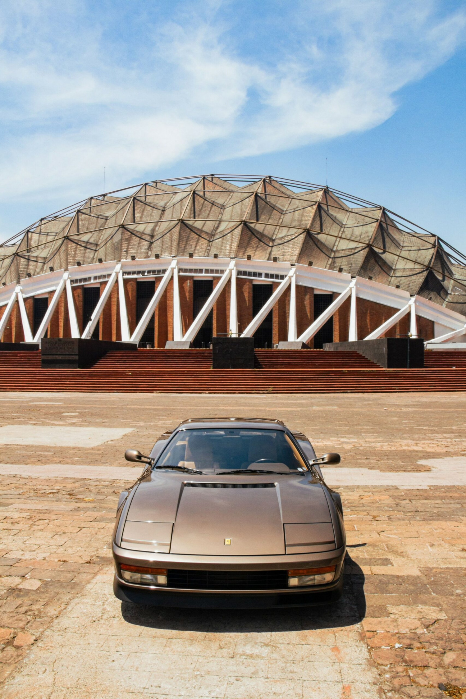 Продава се уникално Ferrari Testarossa от 1988 година СНИМКИ