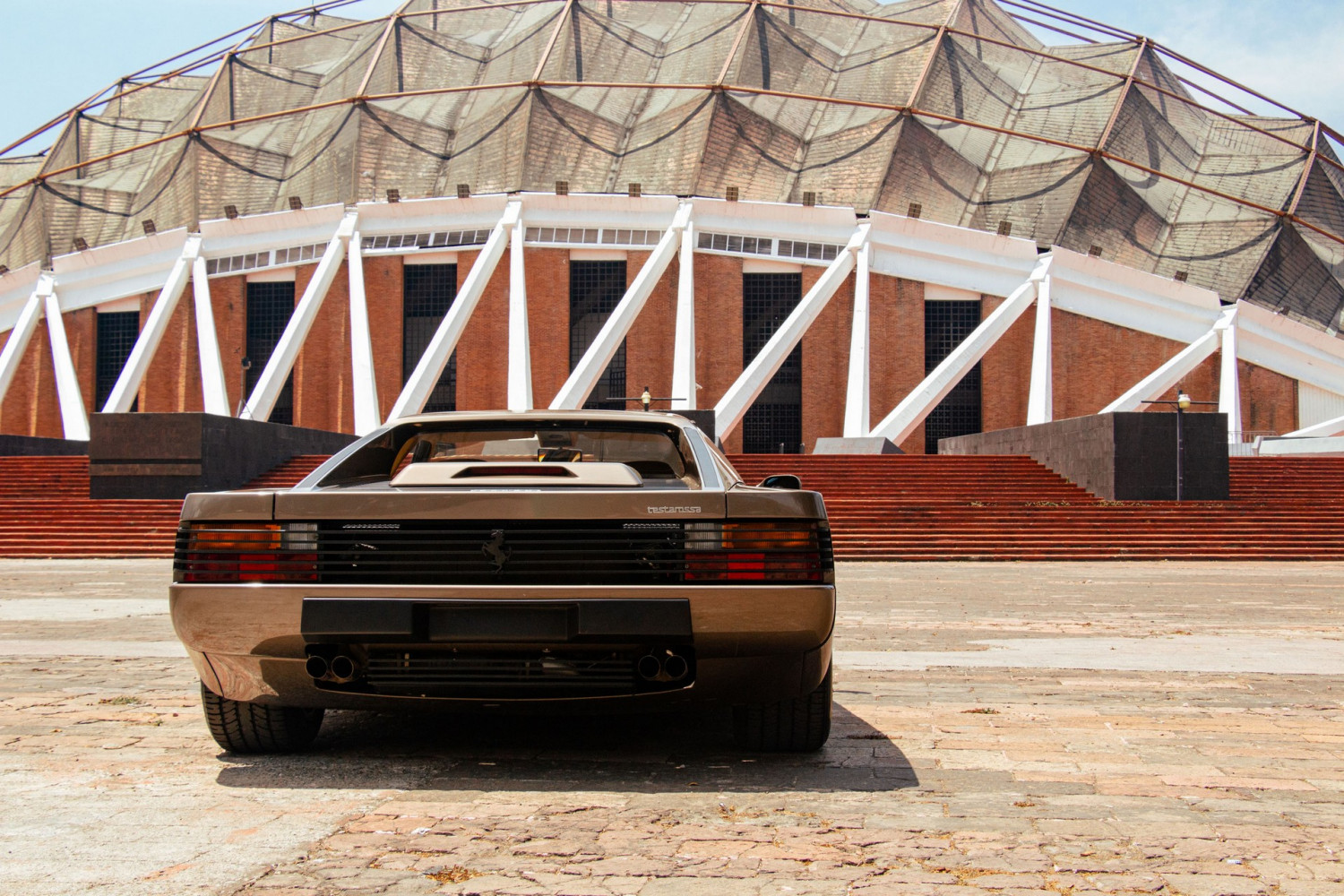 Продава се уникално Ferrari Testarossa от 1988 година СНИМКИ