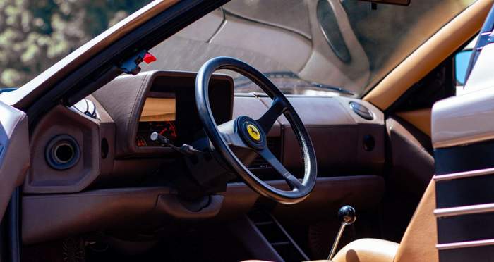 Продава се уникално Ferrari Testarossa от 1988 година СНИМКИ