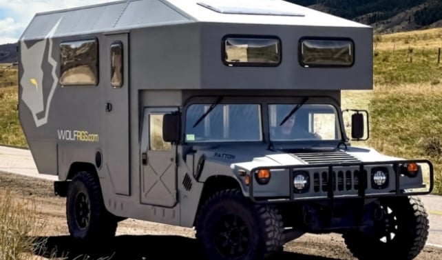 Преминава навсякъде: Представиха страхотен кемпер на базата на Hummer H1 СНИМКИ