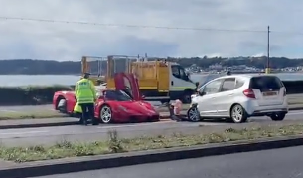 Не е истина: Служител в автосалон разби суперавтомобил за $3 милиона ВИДЕО