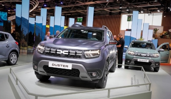 Мощен турбодвигател и богато оборудване: Представиха най-скъпия Dacia Duster СНИМКИ