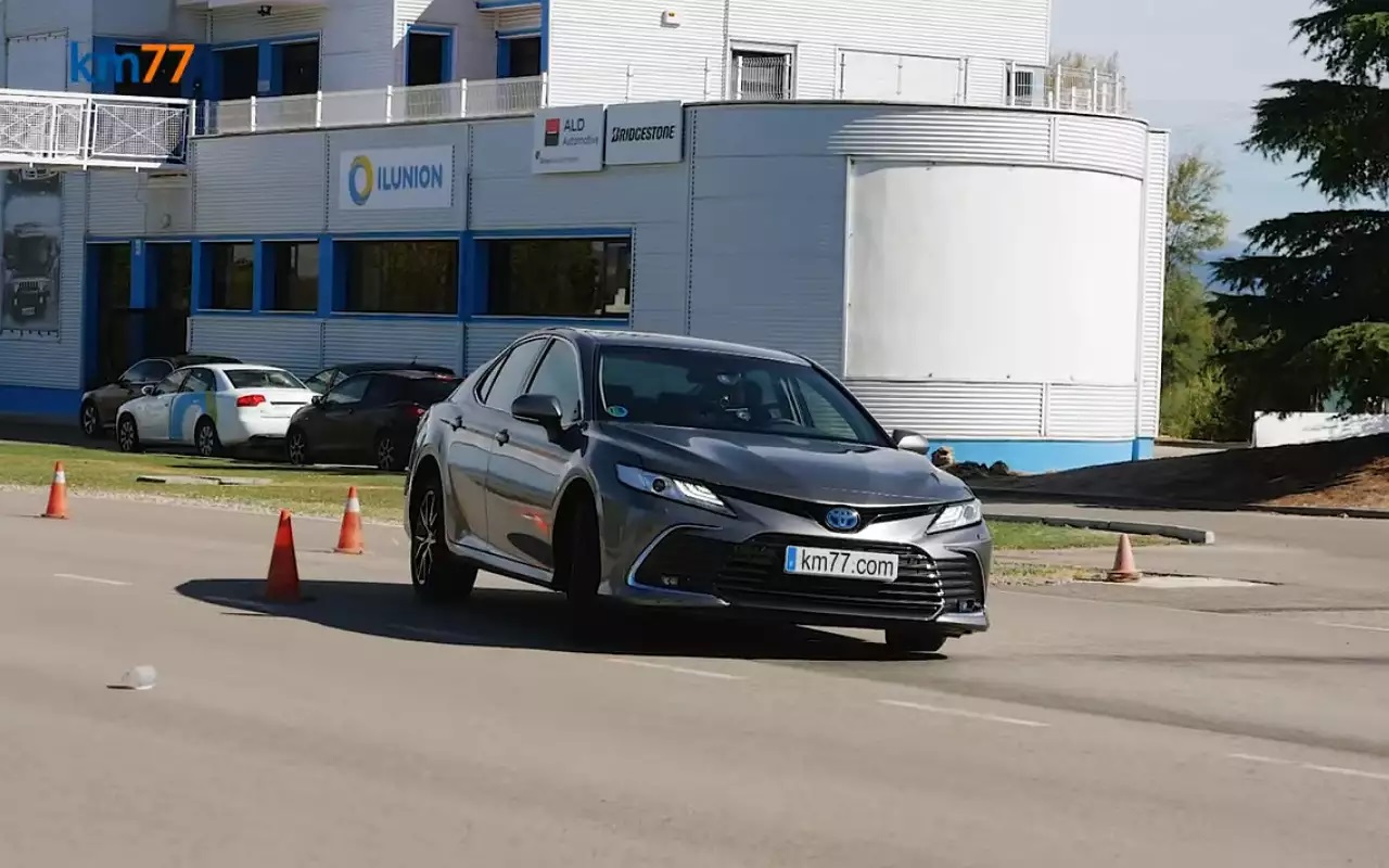 "Лосовият" тест на Toyota Camry разкри интересно нещо ВИДЕО