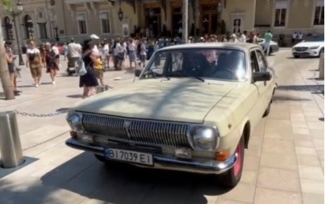 Волга с украински номера бе забелязана по улиците на Монако ВИДЕО