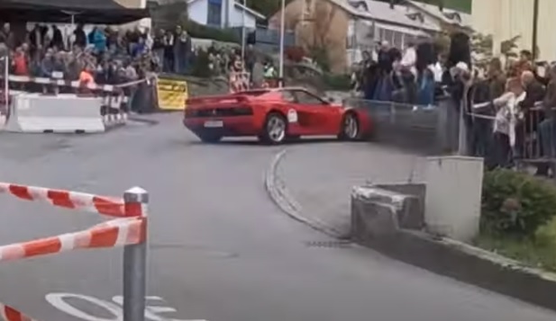 ВИДЕО запечата как разбиха култова суперкола Ferrari