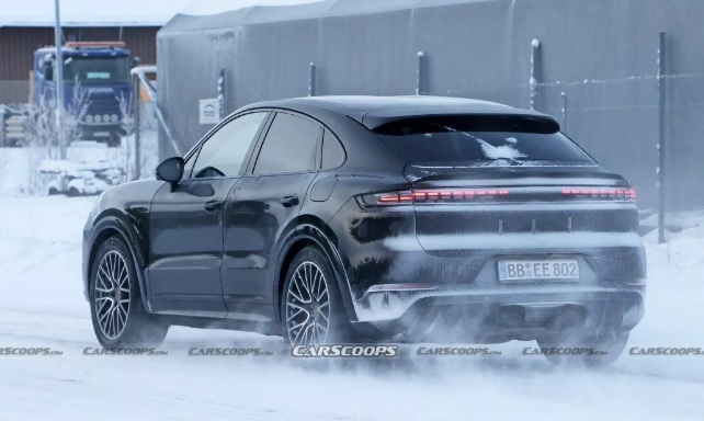 Шпионски СНИМКИ разсекретиха напълно новия Porsche Cayenne