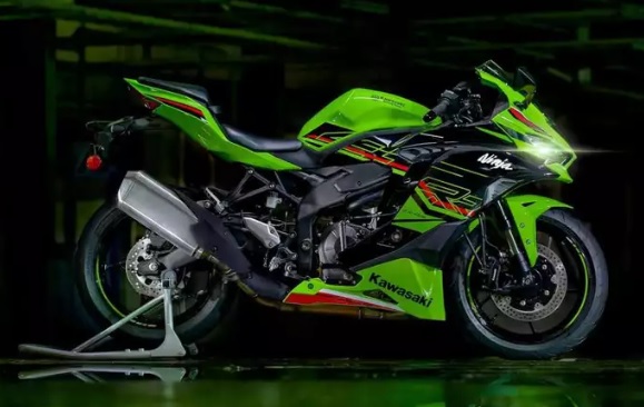 Kawasaki представи новия Ninja ZX-4RR с 400 кубиков двигател СНИМКИ