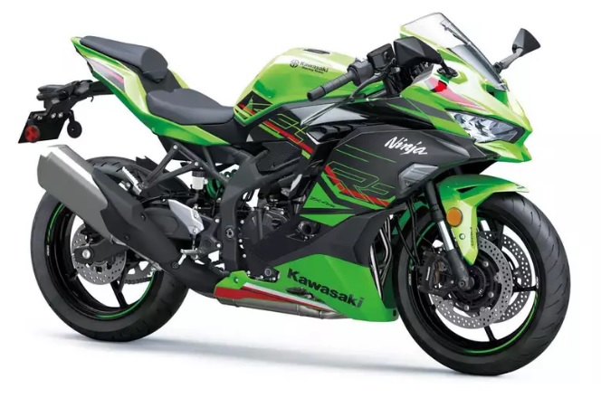 Kawasaki представи новия Ninja ZX-4RR с 400 кубиков двигател СНИМКИ