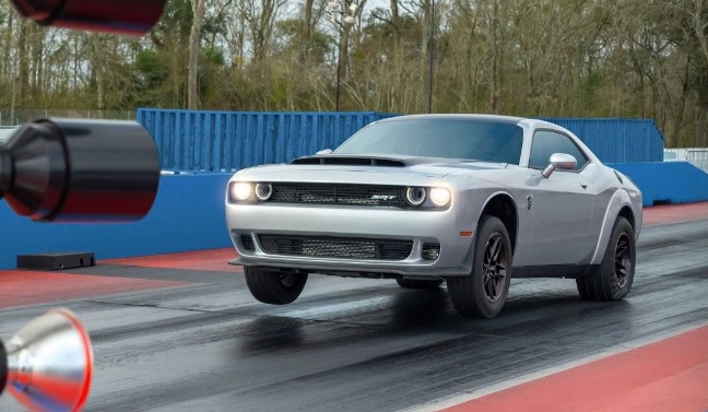 Dodge пусна най-бързия и мощен "масъл кар" в историята ВИДЕО