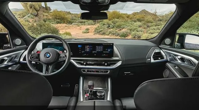 BMW пуска кросоувър, разработен заедно със супермодела Наоми Кембъл ВИДЕО