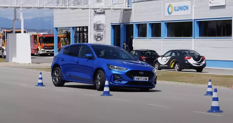 Как се справи обновения Ford Focus с "лосовия тест" ВИДЕО