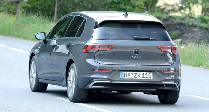 Вижте как изглежда очакваният нов Volkswagen Golf 8 без камуфлаж СНИМКИ