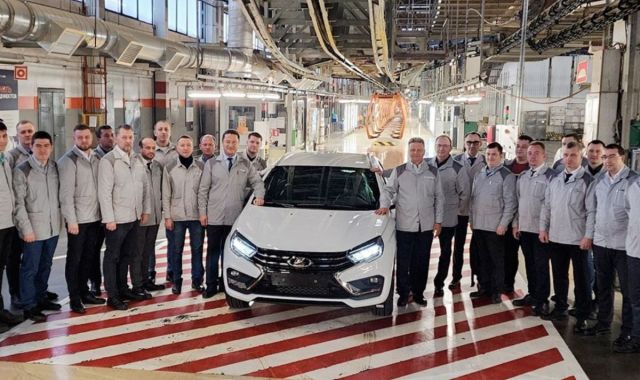 АвтоВАЗ пуска луксозна Lada, при това с уловка