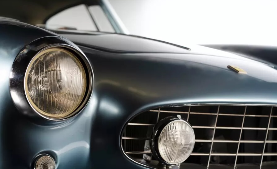 Много рядко Ferrari 250 GT с нисък покрив се продава на търг СНИМКИ