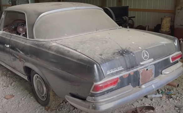 Рядък Mercedes-Benz 220 SE "възкръсна" след 28 г. престой в гаража ВИДЕО