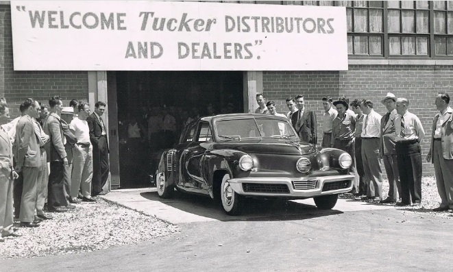 Ето как се появи и каква е историята на Tucker Torpedo - най-оригиналната US серийна кола СНИМКИ