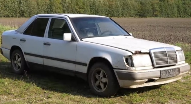 Уникално качество: Mercedes W124 запали и тръгна след 8 години престой навън  ВИДЕО